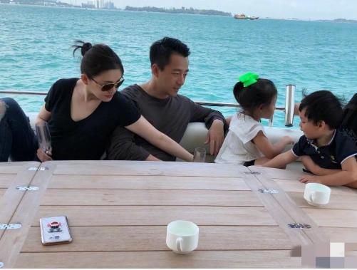 大变样跟汪小菲结婚才是真正的幸福吧！AG真人百家乐大S两段婚姻穿搭风格(图5)