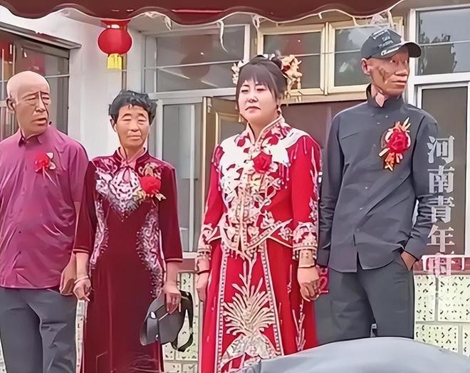 8岁大叔男方一身黑疑似给六万彩礼网友炸锅AG真人游戏第一品牌陕西33岁女子嫁4(图6)