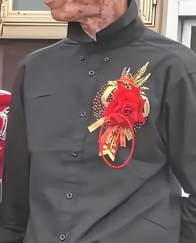 8岁大叔男方一身黑疑似给六万彩礼网友炸锅AG真人游戏第一品牌陕西33岁女子嫁4(图11)