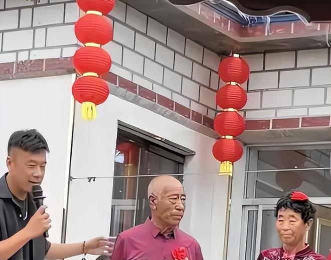 8岁大叔男方一身黑疑似给六万彩礼网友炸锅AG真人游戏第一品牌陕西33岁女子嫁4(图12)
