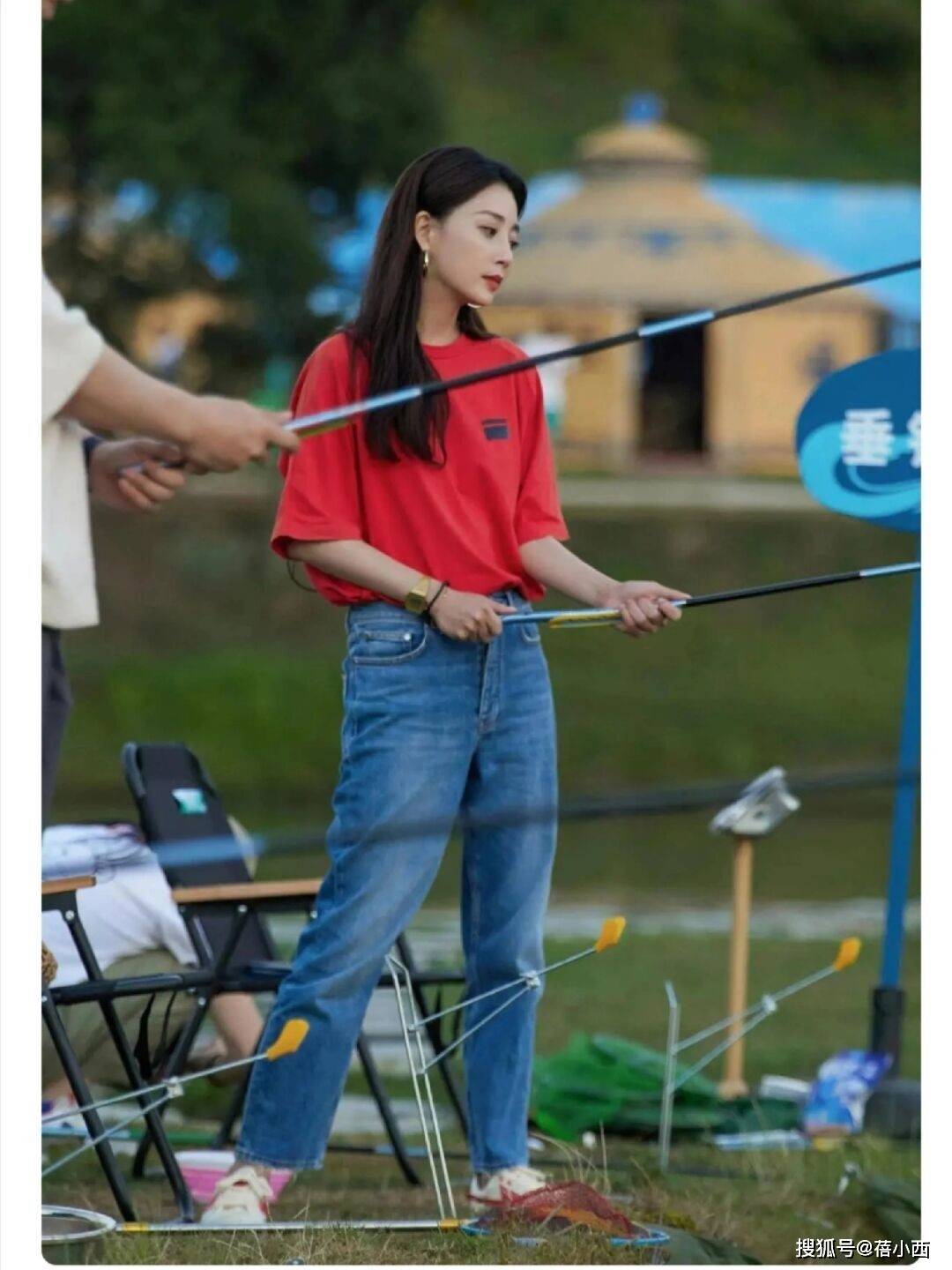 ！很值得中年女性借鉴时尚、优雅还高级AG真人地址被46岁殷桃的穿搭惊艳到(图4)