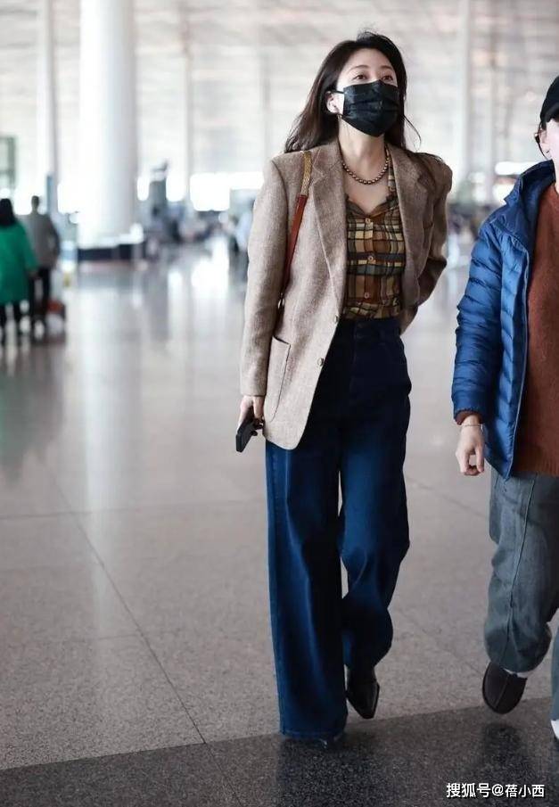 ！很值得中年女性借鉴时尚、优雅还高级AG真人地址被46岁殷桃的穿搭惊艳到(图6)