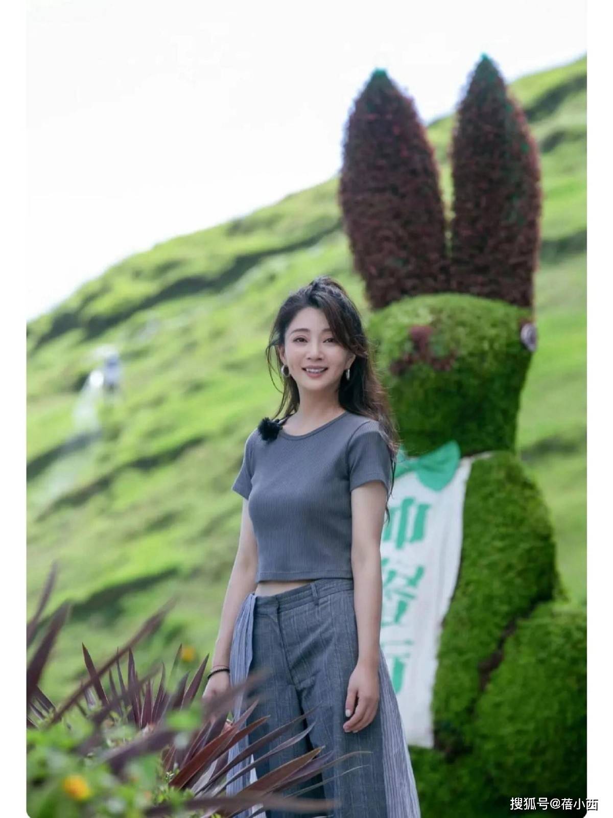 ！很值得中年女性借鉴时尚、优雅还高级AG真人地址被46岁殷桃的穿搭惊艳到(图7)