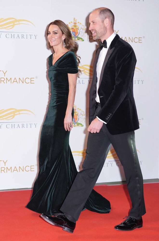 反手祭出女王最爱珠宝——190克拉传世耳