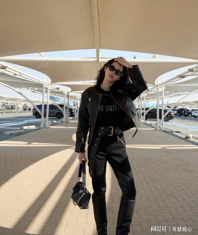 金饰马尾造型显颈纹手腕咬痕抢镜AG真人旗舰厅刘亦菲F1赛场戴(图38)