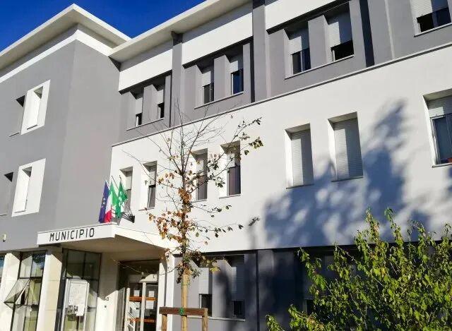 养老金三年没露馅最终栽在细节上AG真人网男子化妆成亡母冒领(图3)